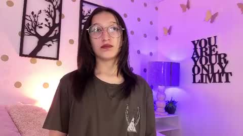 Snapshot of mia_luna0 chatting on June 18, 2026, 11:31 pm Mia online show from June 18, 2026, 11:31 pm