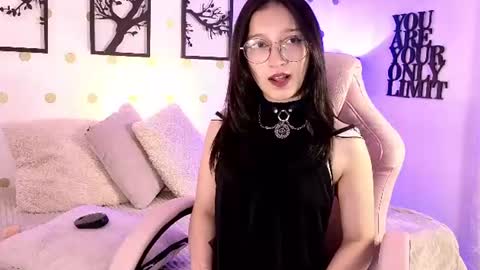 Snapshot of mia_luna0 chatting on July 6, 2026, 11:07 pm Mia online show from July 6, 2026, 11:07 pm