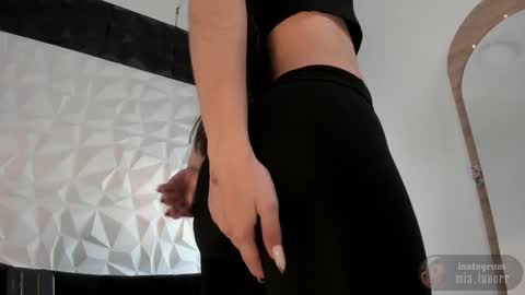 mia_luxor online show from February 20, 2026, 11:43 am