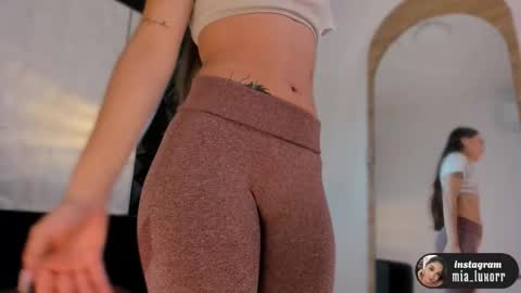 mia_luxor online show from February 23, 2026, 11:51 am