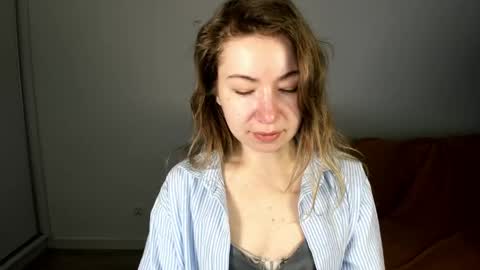 Mia online show from April 25, 2026, 6:27 am