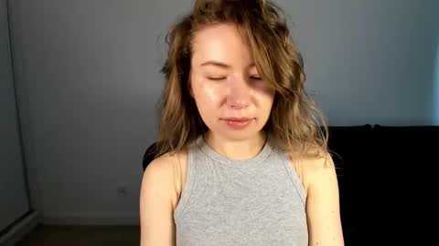 Mia online show from April 29, 2026, 6:39 am