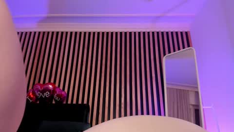 Snapshot of mia_meows chatting on February 16, 2025, 9:59 pm Mia here Appreciate your support online show from February 16, 2025, 9:59 pm