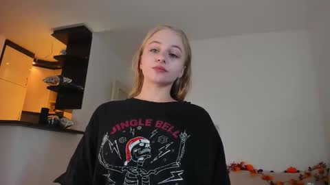 Snapshot of mia_meows chatting on September 17, 2025, 10:39 am Mia here Appreciate your support online show from September 17, 2025, 10:39 am