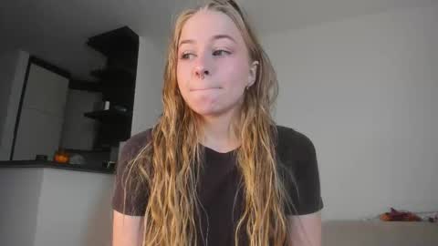 Snapshot of mia_meows chatting on October 27, 2025, 12:53 pm Mia here Appreciate your support online show from October 27, 2025, 12:53 pm