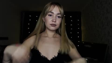 Snapshot of mia_meww chatting on February 24, 2025, 1:21 pm Mia online show from February 24, 2025, 1:21 pm