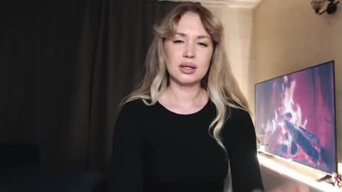 Snapshot of mia_meww chatting on July 7, 2026, 4:11 pm Mia online show from July 7, 2026, 4:11 pm