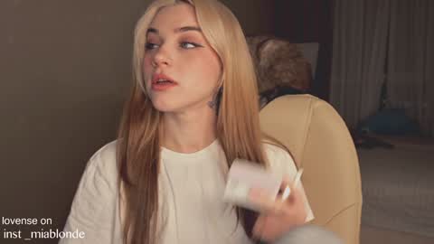 mia_milagros online show from December 24, 2024, 12:00 am