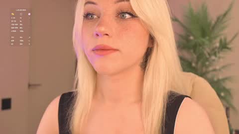 mia_milagros online show from December 17, 2025, 5:08 pm