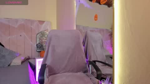 mia_mtnz02 online show from October 17, 2025, 11:07 pm