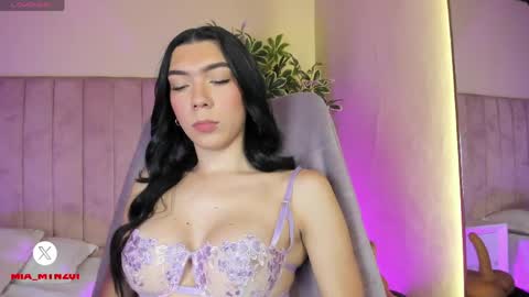 mia_mtnz02 online show from April 24, 2026, 12:02 am
