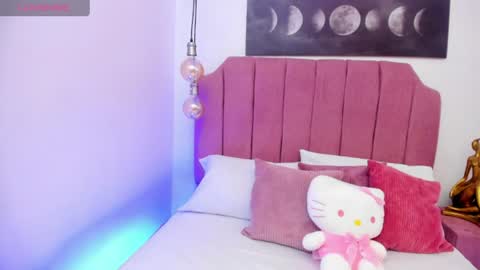 Snapshot of mia_naive chatting on June 12, 2026, 11:53 am Mia online show from June 12, 2026, 11:53 am