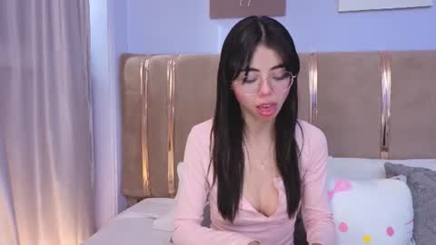 Snapshot of mia_naive chatting on June 23, 2026, 8:40 pm Mia online show from June 23, 2026, 8:40 pm