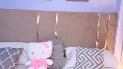 Snapshot of mia_naive chatting on June 25, 2026, 12:53 pm Mia online show from June 25, 2026, 12:53 pm