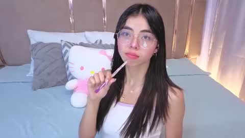 Snapshot of mia_naive chatting on June 30, 2026, 12:28 pm Mia online show from June 30, 2026, 12:28 pm