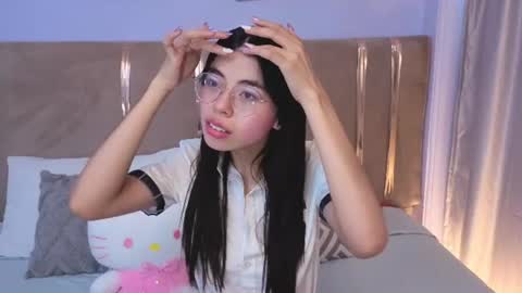 Snapshot of mia_naive chatting on July 9, 2026, 11:58 am Mia online show from July 9, 2026, 11:58 am