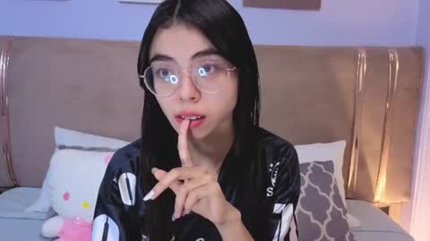Snapshot of mia_naive chatting on July 15, 2026, 12:10 pm Mia online show from July 15, 2026, 12:10 pm