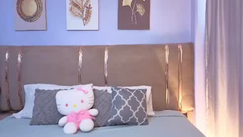 Snapshot of mia_naive chatting on July 16, 2026, 12:11 pm Mia online show from July 16, 2026, 12:11 pm