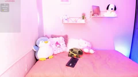 Snapshot of mia_naive chatting on July 28, 2026, 7:50 pm Mia online show from July 28, 2026, 7:50 pm