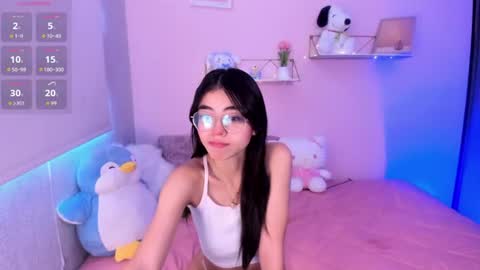 Snapshot of mia_naive chatting on July 31, 2026, 1:21 pm Mia online show from July 31, 2026, 1:21 pm