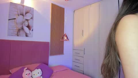Mia Nevaeh - follow me online show from September 16, 2025, 8:21 pm