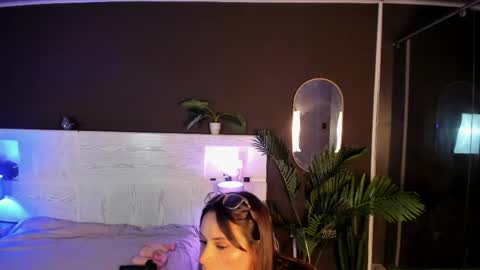 Mia online show from May 20, 2026, 3:45 am