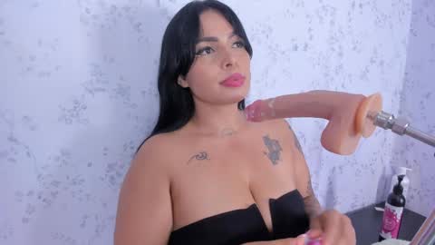 mia novoa online show from April 28, 2026, 11:32 pm