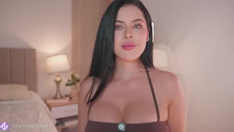 Instagram Nelyiramirez online show from March 25, 2026, 4:07 am