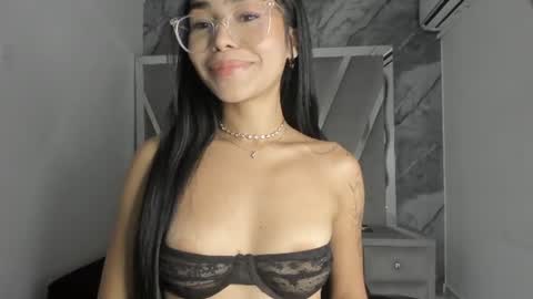 mia_petiteht online show from June 13, 2026, 8:40 pm