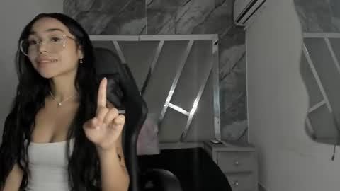 mia_petiteht online show from June 17, 2026, 9:05 pm