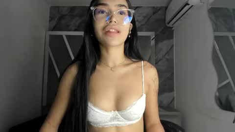 Snapshot of mia_petiteht chatting on July 1, 2026, 8:19 pm mia_petiteht online show from July 1, 2026, 8:19 pm