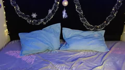 Mia  online show from December 13, 2024, 4:38 pm