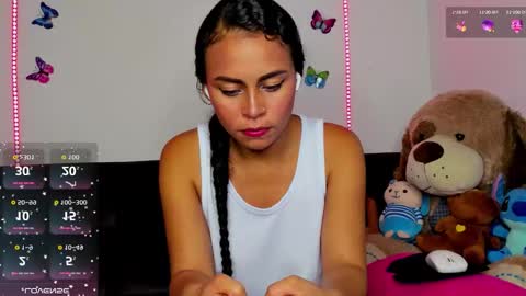 Mia online show from October 18, 2025, 5:10 am