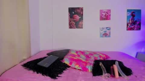 Snapshot of mia_purplee chatting on October 21, 2025, 3:18 am mia_purplee online show from October 21, 2025, 3:18 am