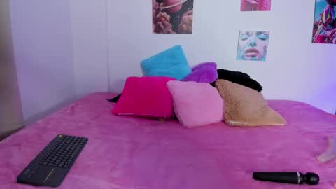 Snapshot of mia_purplee chatting on November 11, 2025, 3:17 am mia_purplee online show from November 11, 2025, 3:17 am