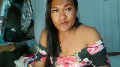 mia_revita online show from May 3, 2026, 8:37 pm