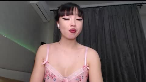 Snapshot of mia_rie chatting on May 18, 2026, 4:51 am Mia Rie online show from May 18, 2026, 4:51 am