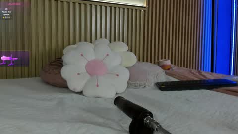 mia_rosalie online show from April 30, 2026, 9:30 pm