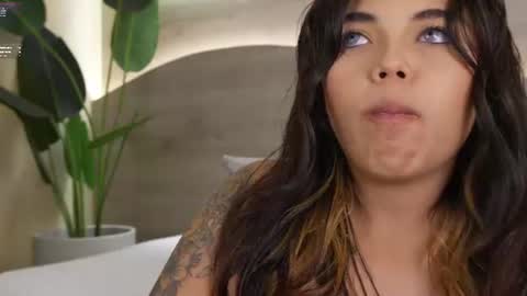 Snapshot of mia_rosalie chatting on June 18, 2026, 9:14 am mia_rosalie online show from June 18, 2026, 9:14 am