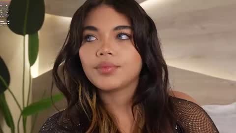 Snapshot of mia_rosalie chatting on June 19, 2026, 7:39 pm mia_rosalie online show from June 19, 2026, 7:39 pm