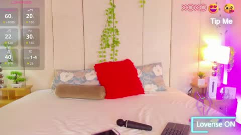 mia rousse25 online show from April 24, 2026, 2:47 am