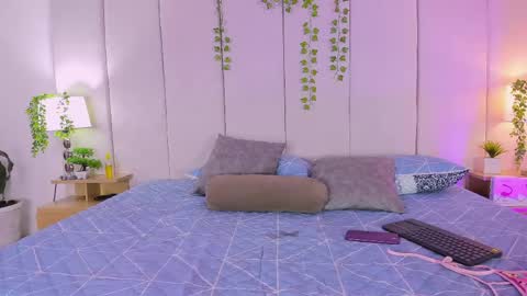 Snapshot of mia_rousse25 chatting on May 24, 2026, 12:32 pm mia rousse25 online show from May 24, 2026, 12:32 pm