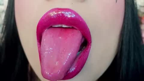 Mia online show from November 23, 2025, 5:57 pm