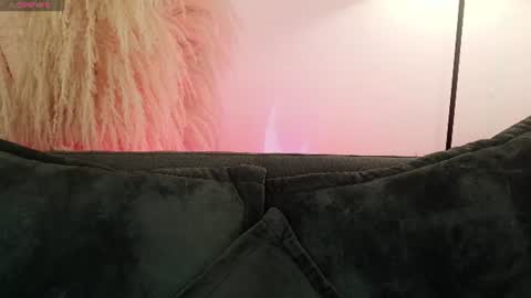 Snapshot of mia_roux1 chatting on June 14, 2026, 2:24 am Mia online show from June 14, 2026, 2:24 am