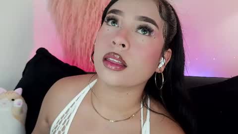 Snapshot of mia_roux1 chatting on June 25, 2026, 9:52 pm Mia online show from June 25, 2026, 9:52 pm