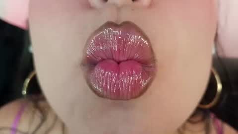 Snapshot of mia_roux1 chatting on July 1, 2026, 11:04 pm Mia online show from July 1, 2026, 11:04 pm