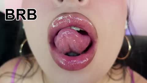Snapshot of mia_roux1 chatting on July 5, 2026, 5:42 pm Mia online show from July 5, 2026, 5:42 pm