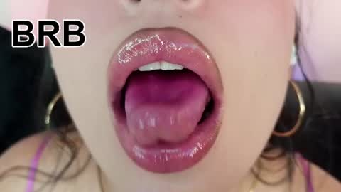 Snapshot of mia_roux1 chatting on July 6, 2026, 10:45 pm Mia online show from July 6, 2026, 10:45 pm