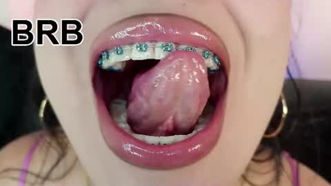 Snapshot of mia_roux1 chatting on July 9, 2026, 11:09 pm Mia online show from July 9, 2026, 11:09 pm