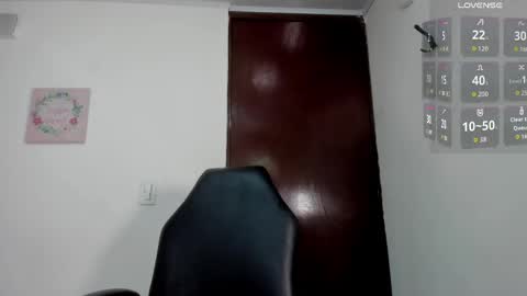 Mia online show from May 14, 2026, 4:52 am